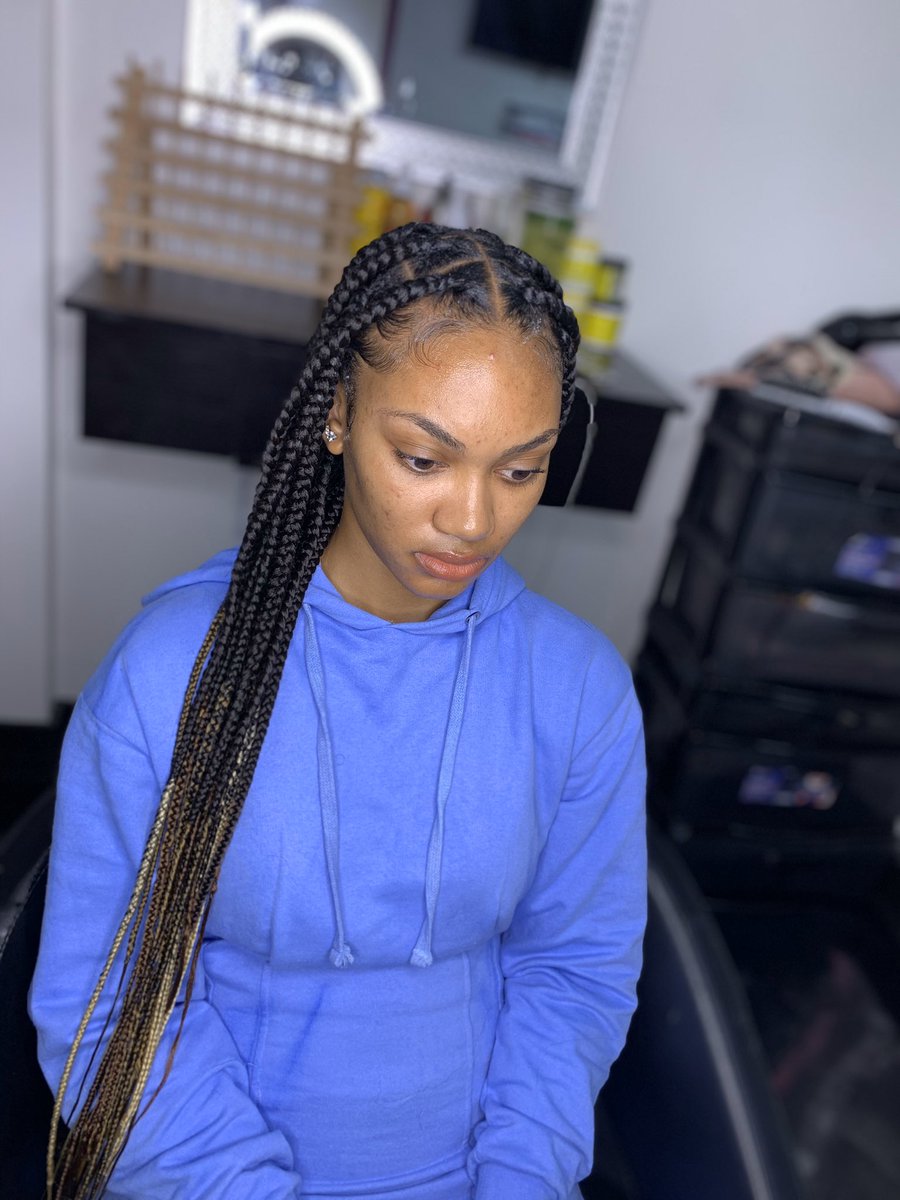 IAmShikeria's tweet photo. Knotless 💪🏽🔥 taking appointments next week. #ASUTWITTER #Savannahstate #asu23 #asu19 #asu22 #ssu23 #ssu24 #braids https://t.co/XhdIeHmZ9k
