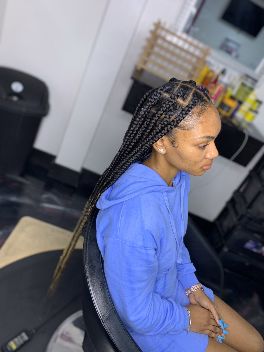 IAmShikeria's tweet photo. Knotless 💪🏽🔥 taking appointments next week. #ASUTWITTER #Savannahstate #asu23 #asu19 #asu22 #ssu23 #ssu24 #braids https://t.co/XhdIeHmZ9k
