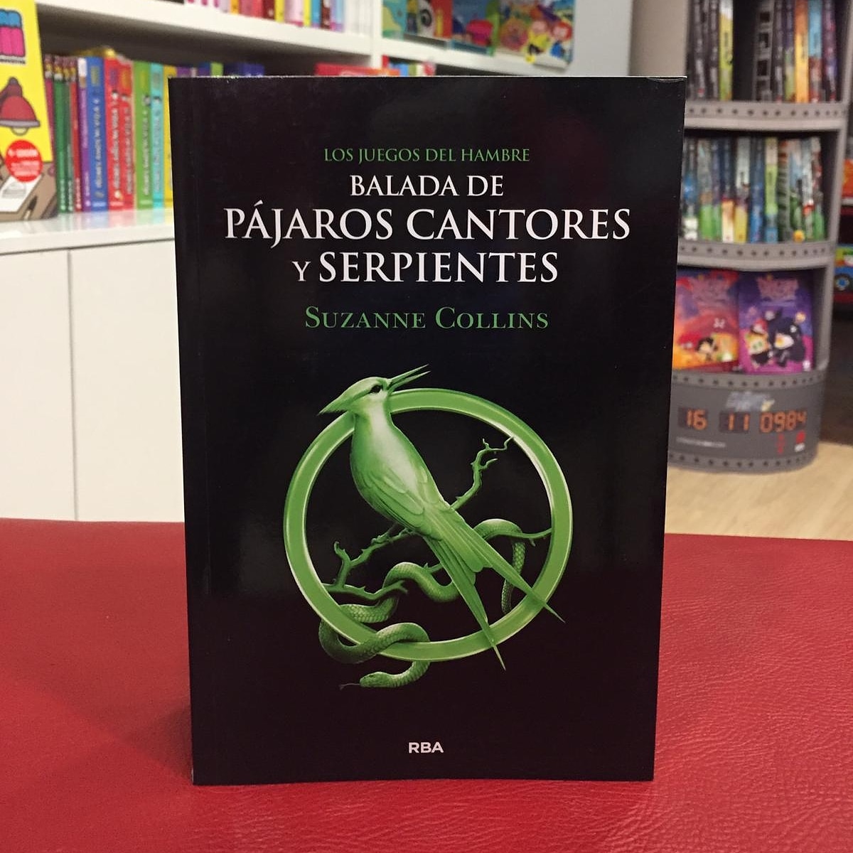 LIBRERIA_PAPELO's tweet photo. 💜 Si eres tan fan como nosotros de "Los juegos del hambre" 📚 ya puedes disfrutar de esta saga con "Baladas de pájaros y serpientes".
¡Qué comiencen los juegos...!
@libreria_papelo
#FelizJueves #LibrosRecomendados #losjuegosdelhambre https://t.co/M3uRE0h4GB