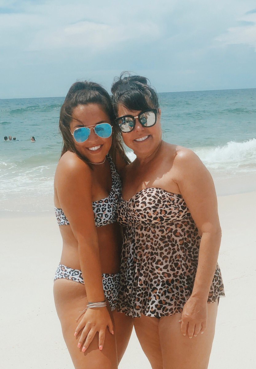 Jennakate00's tweet photo. me and my cheetah girlll⚡️💋☀️🤩 https://t.co/F14cc0xnLh