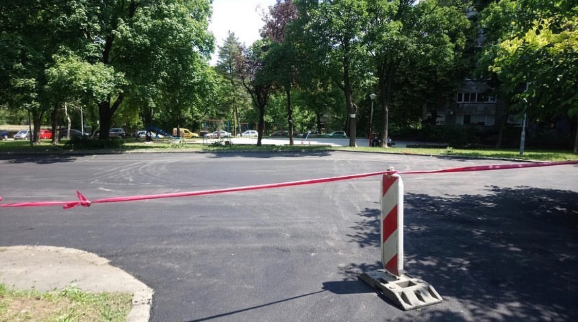 GOSavskivenac's tweet photo. Најављена реконструкција међублоковских саобраћајних површина на Савском венцу започета је у насељу Стјепан Филиповић, где се увелико ради на уређењу прилазних путева између солитера.

#gradskaopstinasavskivenac
#stjepanafilipovica
#usluzbigradjana https://t.co/libHbDIf4T