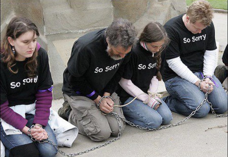 Унижения почему и. Унижения почему и. Унижение в школе. Унижения почему и. Американцы стоят на коленях.