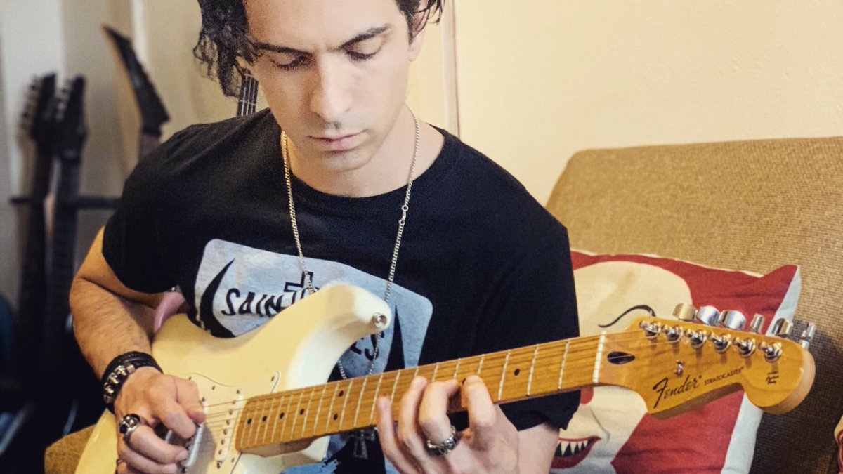 New baby in the house 🖤 <a href="/Fender/">Fender</a>