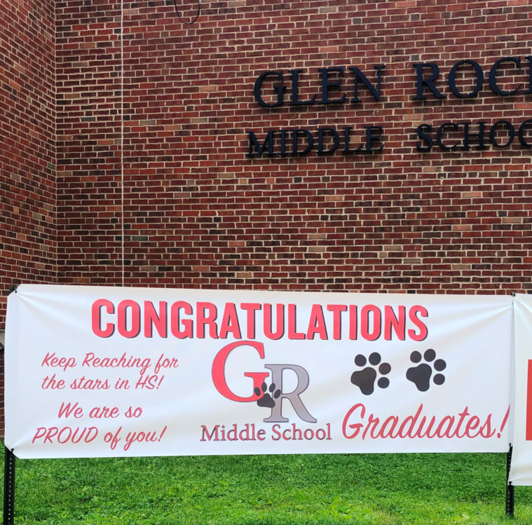 GRMiddleSchool's tweet photo. Thank you MS/HS HSA @grChips for the amazing banner outside the middle school!  Congrats to all 8th graders! #rockgrnj https://t.co/W6NHrAQOuZ