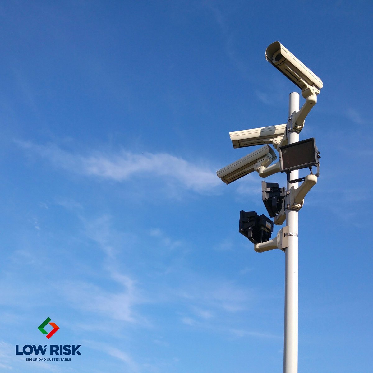 lowrisk_ss's tweet photo. 📌 Retomamos la instalación de cámaras de tecnología IP del sistema #Scati, en sucursales del @bbva_argentina.

https://t.co/hldVMokWjX

#LowRisk #SeguridadSustentable #SeguridadElectrónica #Seguridad  #Camaras #SistemaScati #Scati #BuenosAires #Argentina https://t.co/ezHFD1VNcg