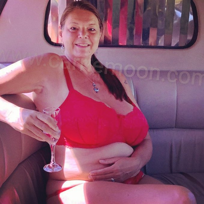 Limo shoot just prior to bbg videoshoot https://t.co/tHWlfW6jAm<a href="/tag/canadiangirlsknowhowtoparty"class="tags"><span>#canadiangirlsknowhowtoparty</span></a>