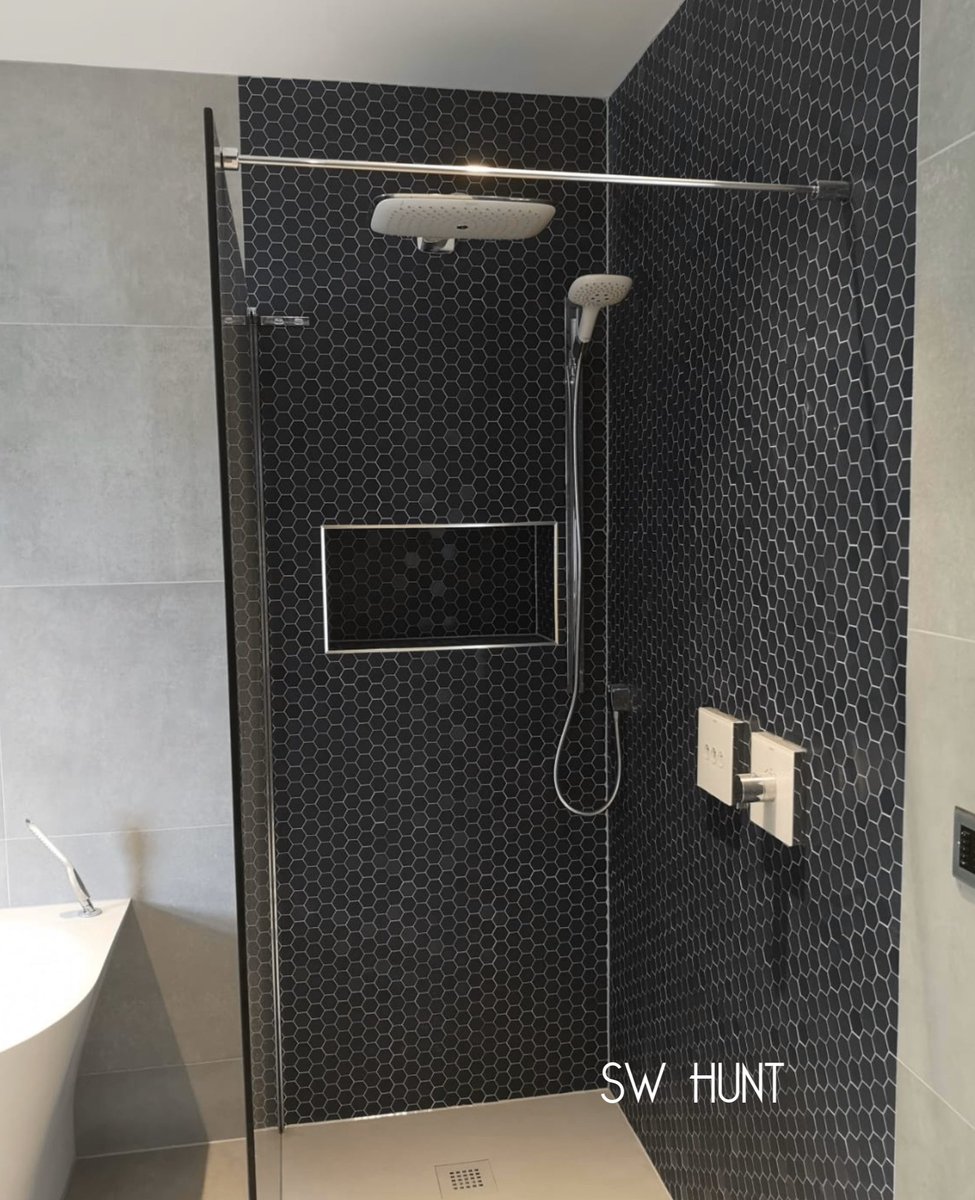 SWHuntHS_Ltd's tweet photo. Plumbing works completed to this stunning bathroom on a new build for a local builder on Hutton Mount ππ» #hansgrohe #brentwood #huttonmount #essex #essexplumbers #billericayplumbers #newbathroom #plumbers #bathroomdesign #bathroom #installation #plumbing #happybuilder #builder https://t.co/yBh5U7ky1s