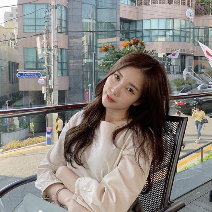 CHAEKYUNG-leader/vocals-7 july 1996-161cm-cancer-debuted with the group puretty-trained for 4 years-participated in produce 101(16th place)-nicknamed herself ‘princess’-instagram: https://www.instagram.com/yunvely_0824/ 