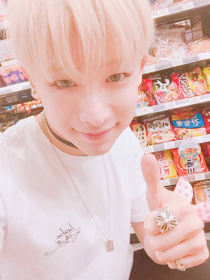 Wonho_BR's tweet photo. 🗓️ Wonho Nesse Dia | 04.06.16
• Wonho no @OfficialMonstaX, nesse mesmo dia, quatro anos atrás. 🐰🍜
“Após completar a agenda, antes da prática! Uma rodada de ramen! 🍜 ❤️ #MONBEBE, boa noite #Monnight”
Kor/PtBr: Wonho BR
#원호 #Wonho
@official__wonho https://t.co/qoD6J7migG