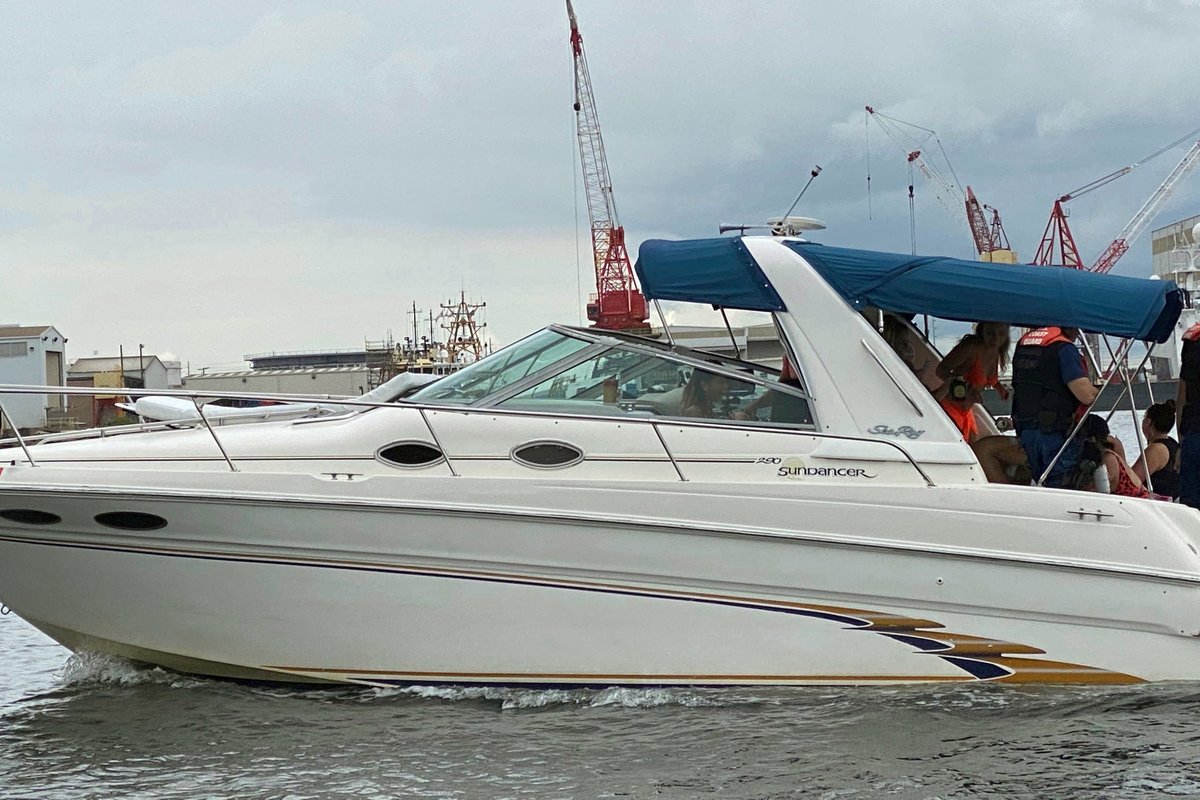 USCGSoutheast's tweet photo. Another illegal charter terminated near Tampa today. Before you pay to get underway, ask to see the Merchant Mariner Credential.
https://t.co/9jRot8KM2q https://t.co/f6wOzKbRMB