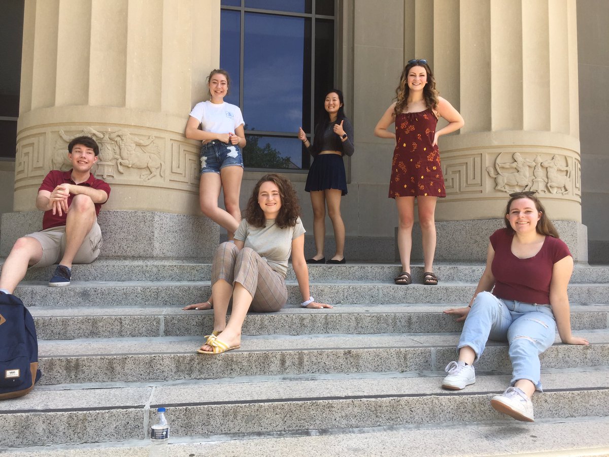 Had a really nice @JerusalemGarden lunch with Saline HS Model United Nations seniors today on the steps of Angell Hall. Congratulations and good luck Ella, Max, Erin, Megan, Grace and Eileen! 👏🎉