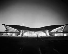 Oei_Design's tweet image. This is the JFK airport – The architect (Eero Saarinen) designed the building so the travelers within felt like they have already taken off. From the wing shaped structure to the open window view, JFK is a beautiful piece of architect.  #JFk #Oeicritique #airport #architecture