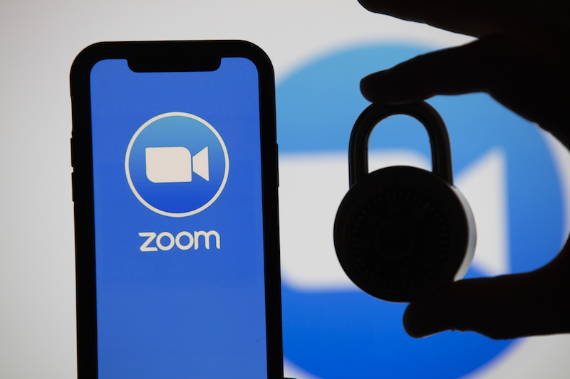 خبر:
صرّح الرئيس التنفيذي لـ ZOOM "تطبيق الاجتماعات الشهير" أن التطبيق لن يوفر خدمة "التشفير" لمن يستخدم التطبيق بشكل مجاني؛ فقط من يدفعون سيحصلون على التشفير.

لذلك إذا كان لديك اجتماعات خاصة وتخشى تسرب البيانات منها، فقد لا يكون خيارك الأمثل هو ZOOM.