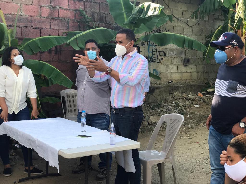 JCesarValentin's tweet photo. Cuidar Santiago y al país es un tema serio y así lo han entendido nuestros ciudadanos, por eso cada día, más cuidadanos se unan a respaldar a @Gonzalo2020RD y a nuestra candidatura. Recibimos con gran motivación el respaldo de decenas de experremeistas de Gurabo #CuidemosSantiago https://t.co/rPcmpj6bAm