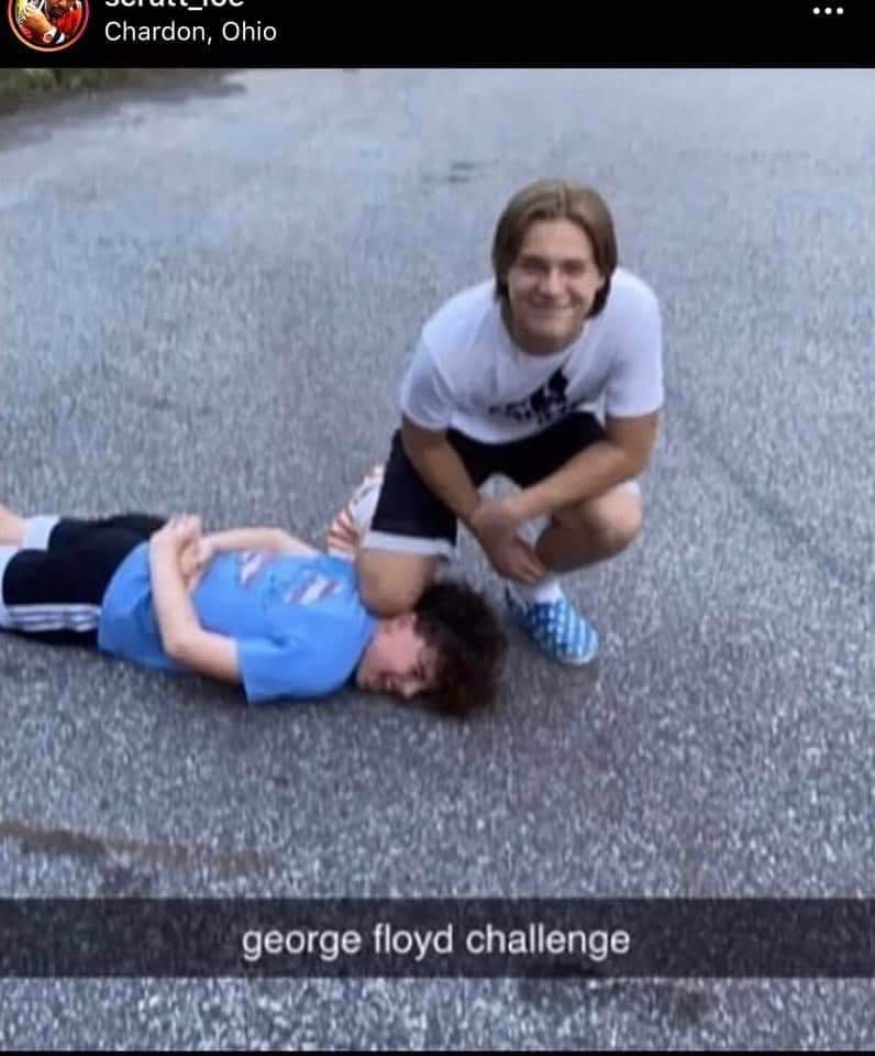 nerinhofilho's tweet photo. Pessoas brancas, resolveram passar vergonha fazendo o que chamaram de "desafio George Floyd". Tiraram fotos, na posição em que George Floyd foi assassinado, zombando de sua morte. https://t.co/O24kuDoUns