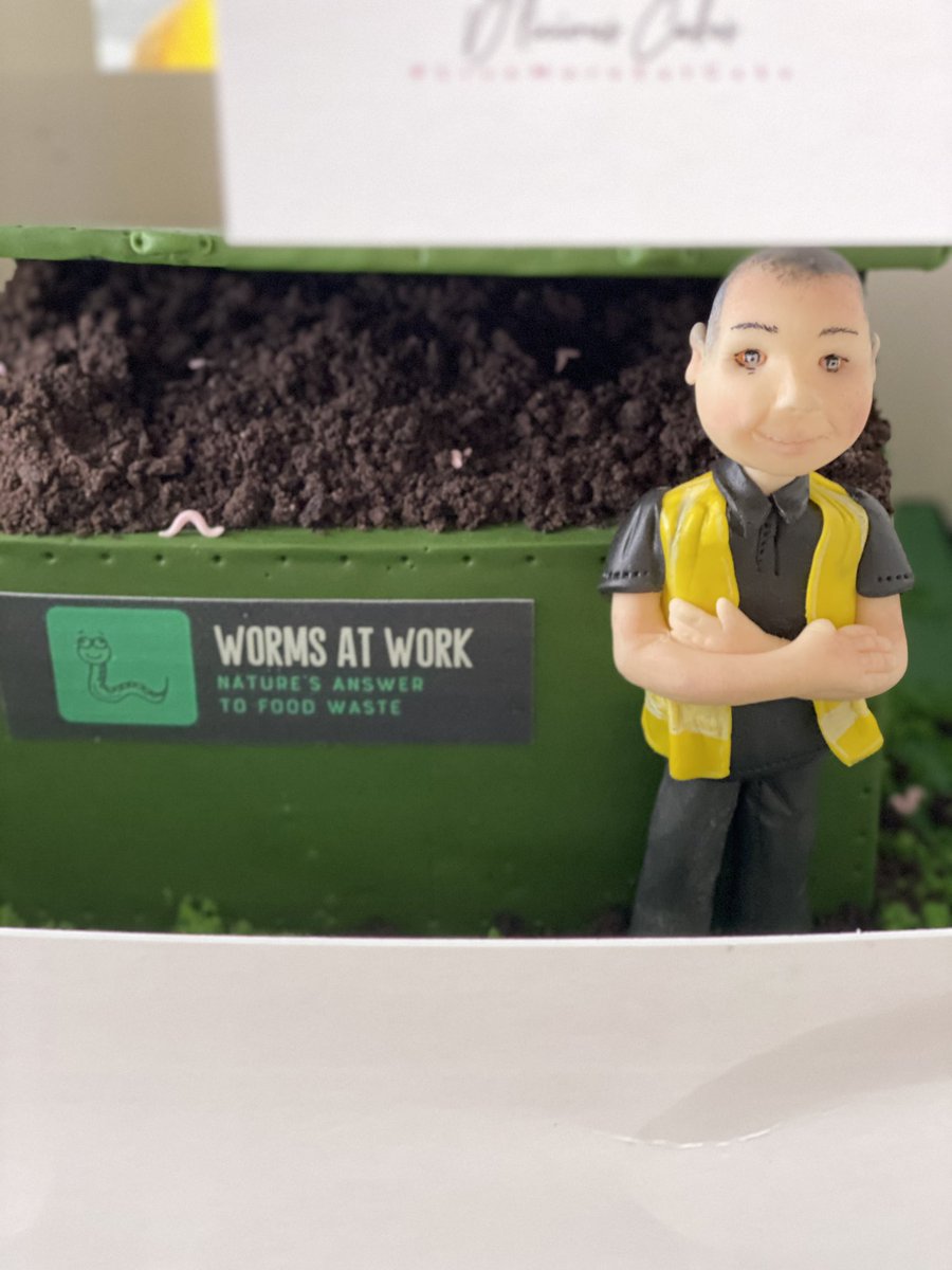 waynetheworm's tweet photo. What an amazing Birthday cake 🎂 https://t.co/hm0veJwQVq