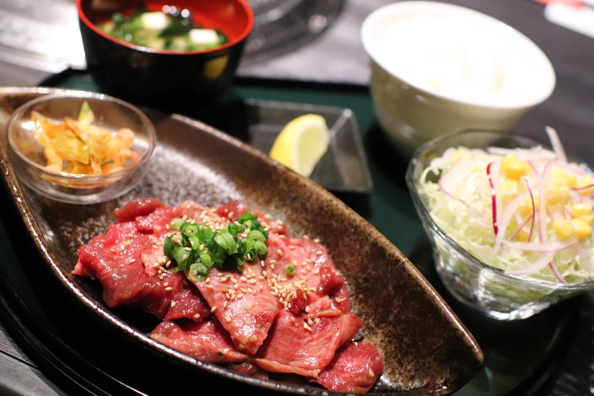 渋谷焼肉ざぶとん 公式 على تويتر ランチメニューのご紹介 本日ご紹介するのは 熟成牛タン塩定食 1 0 ボリューミーな 牛タン コスパ最強のメニュー 牛タン好きなら ぜひ一度ご賞味ください ランチメニューはライス大盛無料 渋谷 焼肉 ざぶとん