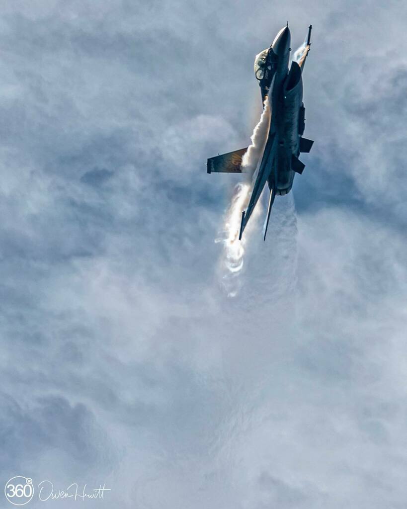 OwenAviation's tweet image. Jelly time @viperdemoteam @toroschmitz16 #toro #vapefest #vapeon #contraste #fully #getsendy #airshow #vipdigital #straightup #aviation #aviationdaily #shaw #southcarolina #greatballsoffire  #demonstration #vapenation #64 #highceilings 
Please follow 🙌🏻 @owen.aviation.photo …