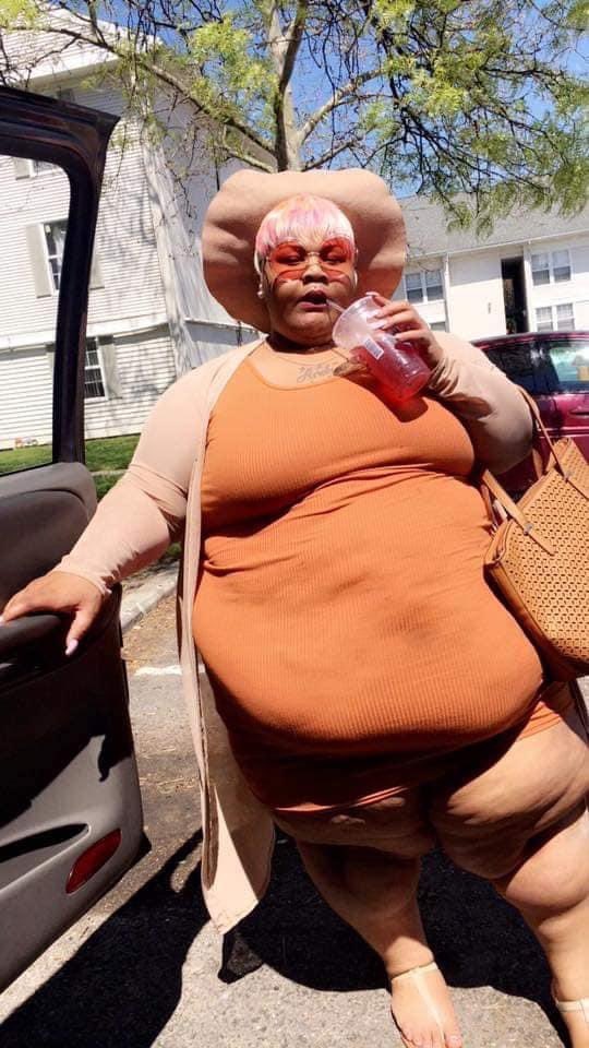 EastsideTC's tweet photo. What’s her stripper NAME y’all ??🤣 https://t.co/5u8w5qtEkE