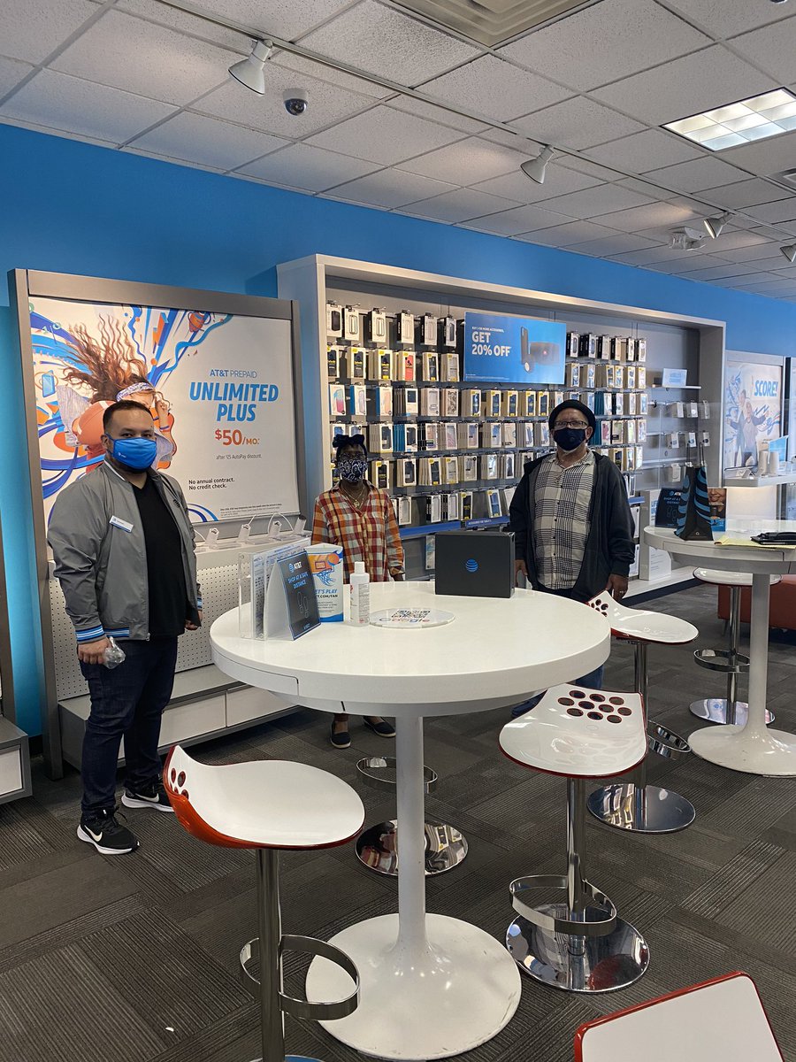 This is what we do at 3545 Broadway giving customers the best wireless and entertainment solutions!! Christian is focused and determined to ensure the best customer experience while closing ATTTV 🔥#TeamMMM <a href="/judy_cavalieri/">Judy Cavalieri</a> <a href="/JoelG93188593/">Joe</a> <a href="/Duran3323/">Christian Duran</a> @MaxAcevedo8 <a href="/Danny_Perez_01/">Danny Perez</a>