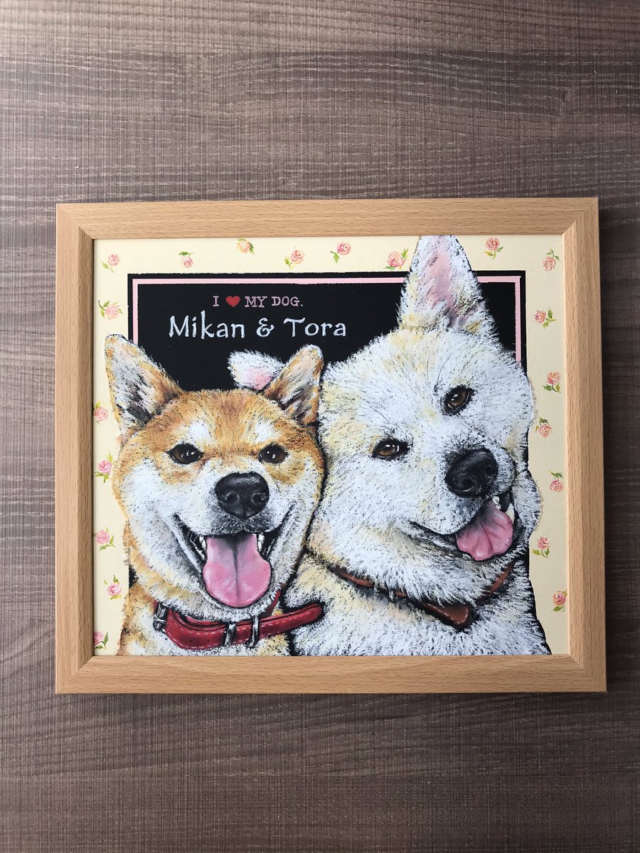 Chalkart Factory 柴犬みかんちゃんと 秋田犬とらちゃんです 2頭仲良く並んだ姿を チョークアートで描きました 依頼主様には 喜んで頂けたようで 良かったです ありがとうございました チョークアートファクトリーlulu チョークアート