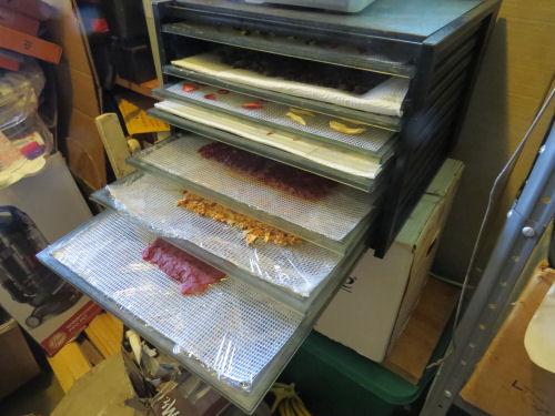 sharkbytes's tweet image. Dehydrating food for my hike #hikingfood myqualityday.blogspot.com/2020/06/hike-f…
