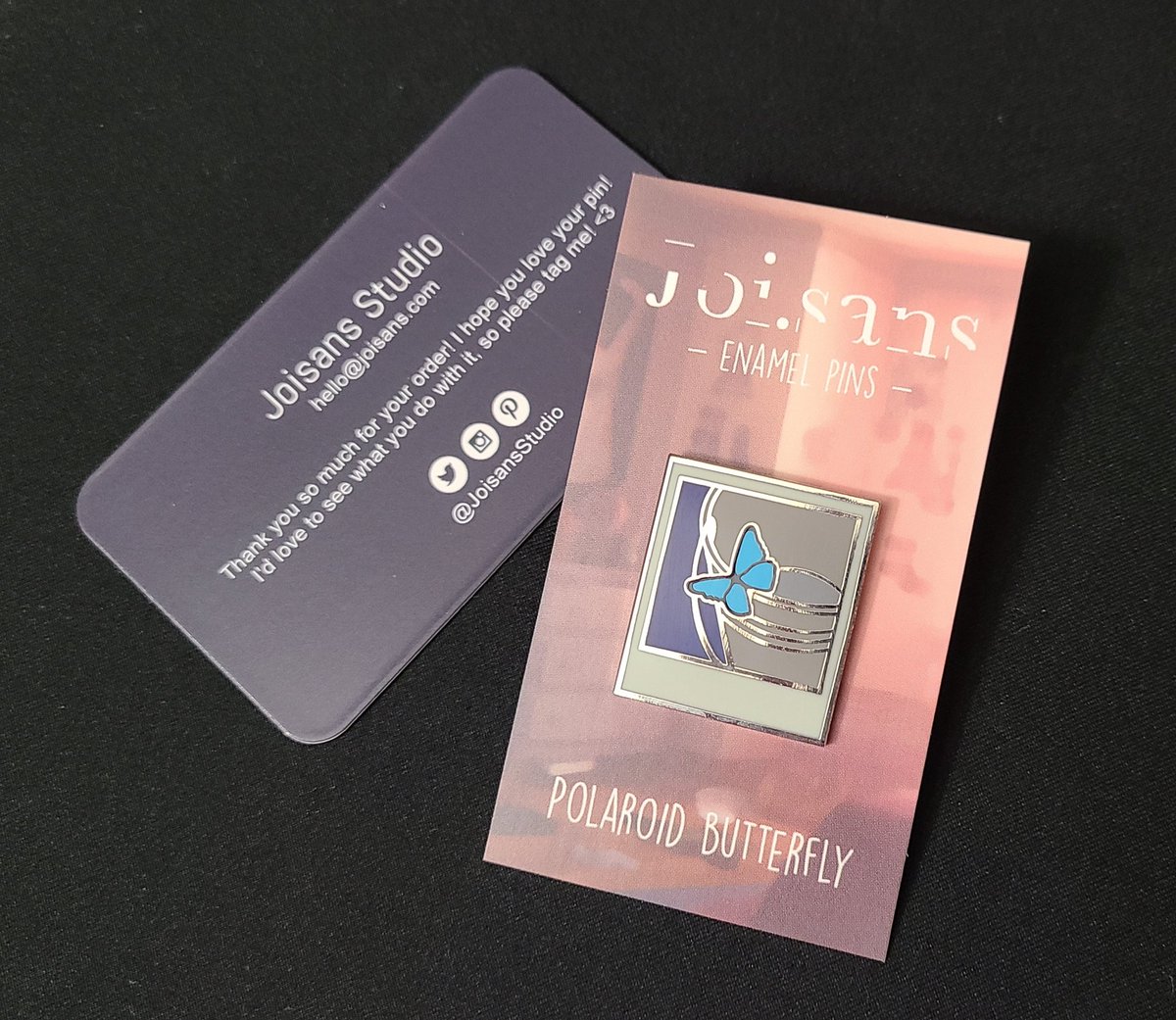 ArcanaLegacy's tweet image. Does the most perfect #LifeIsStrange pin exist?!

Yes. 
Yes it does. 

Created by @JoisansStudio! I'm absolutely in LOVE with this. Such a symbolic pin that reminds me of all the events of the game. Im so happy with this purchase 🦋 Beautifully crafted :3