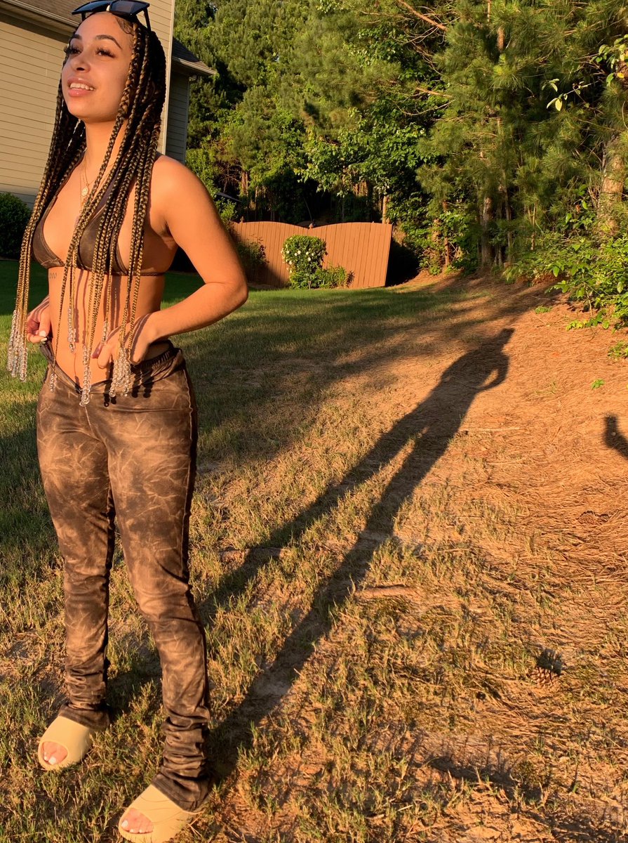 Ayaaakm's tweet photo. I just wanna wear sets like this all summer lol https://t.co/419vWYCNMb