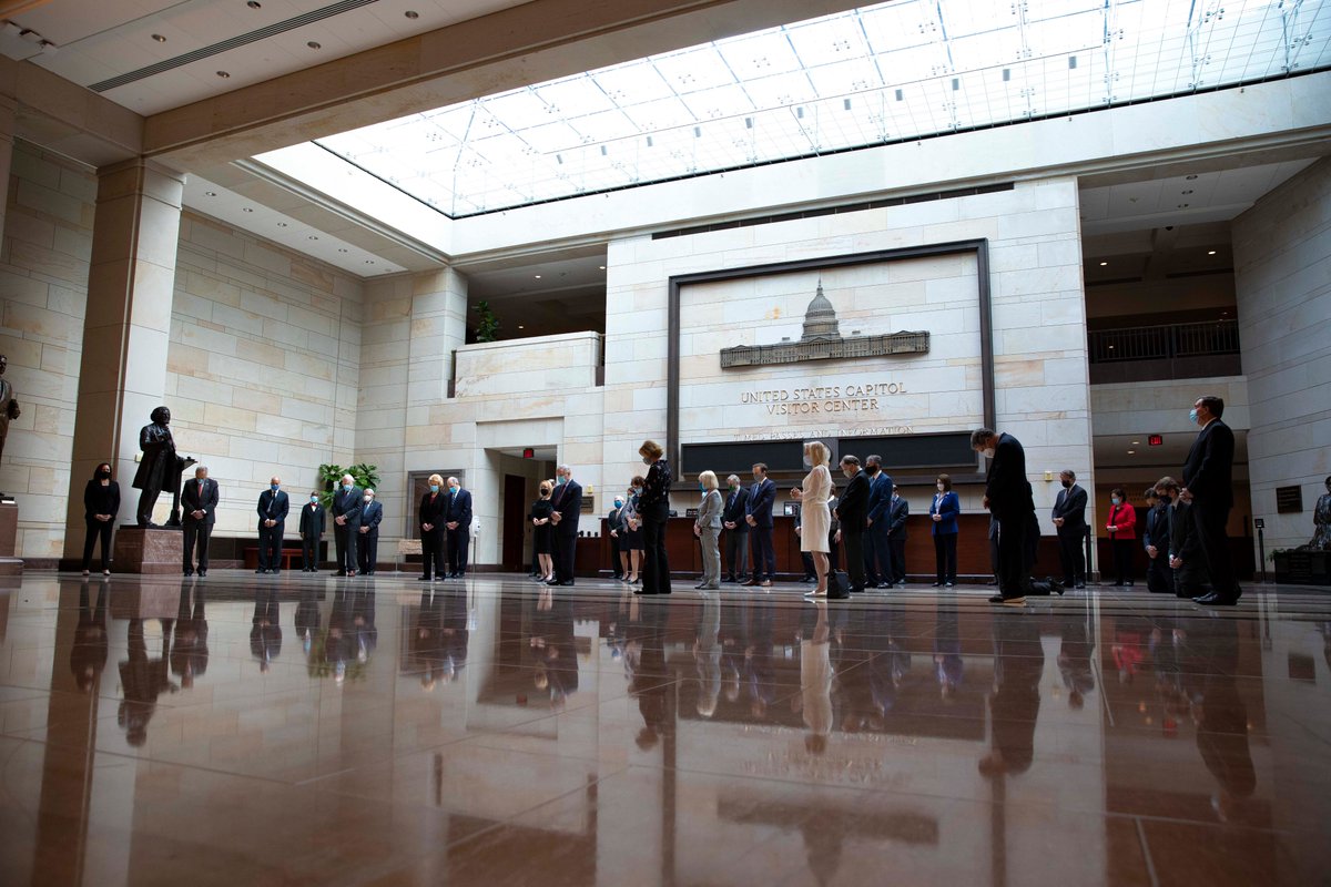 Senate Democrats stood together today in silence for 8 minutes & 46 seconds—the length of time the police officer disgustingly pressed his knee into George Floyd’s neck. We won't stop working on policing reform & demanding that Sen. Mitch McConnell commit ASAP to holding a vote.