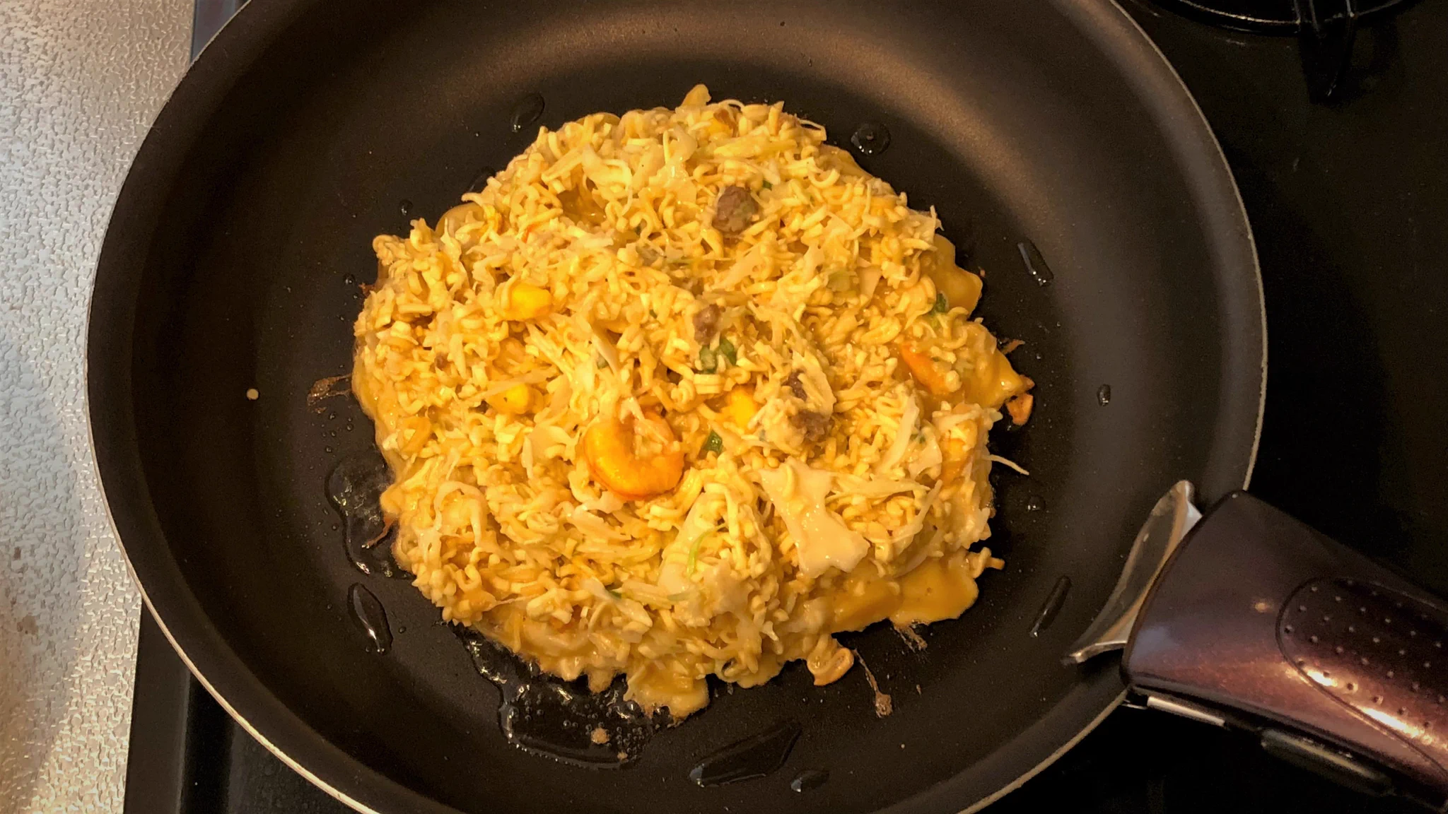 お好み焼き粉がなくても作れる！？カップヌードルで作るお好み焼きの作り方！