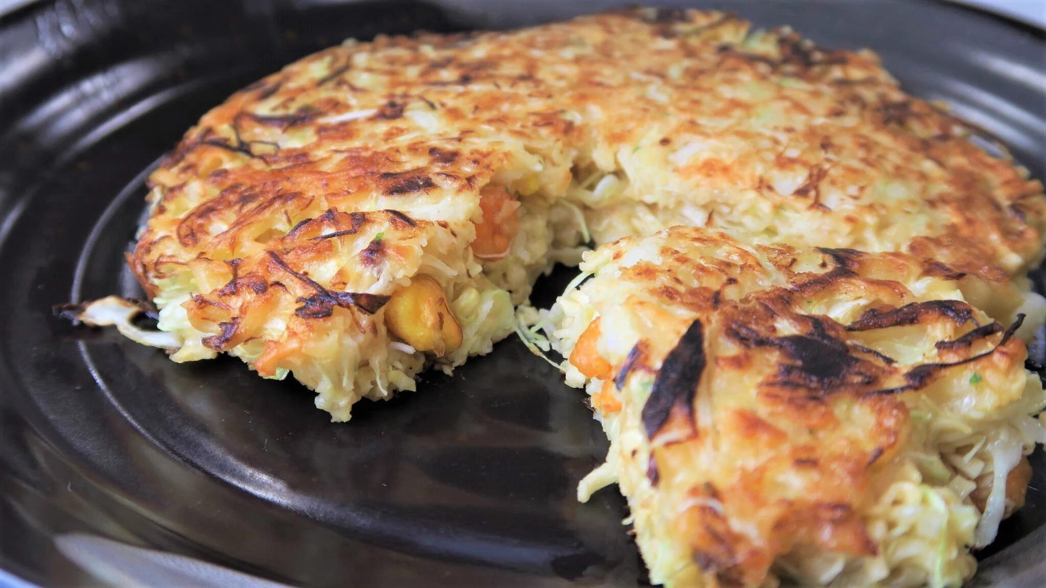 お好み焼き粉がなくても作れる！？カップヌードルで作るお好み焼きの作り方！
