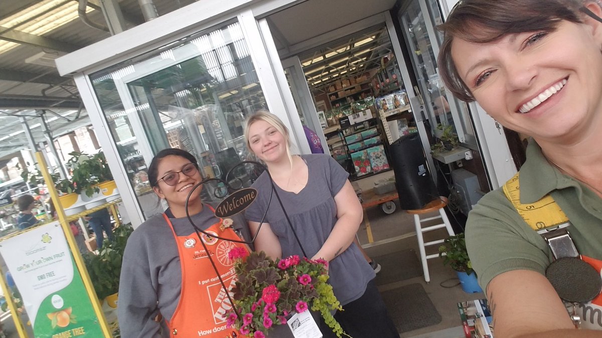 Happy birthday Jenny B! You're an awesome cashier and make everyone around you laugh! Hope YOU do a lot of laughing on your birthday! 🎉🎂 #loveourcashiers