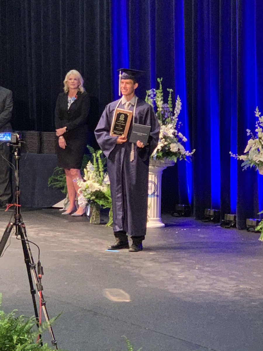 CTJohnsonTandF's tweet photo. Congratulations to Victor Zuniga being honored with the Principal’s Award #GOJAGS #morethananathlete #Johnsonxc https://t.co/KgceCMALwi