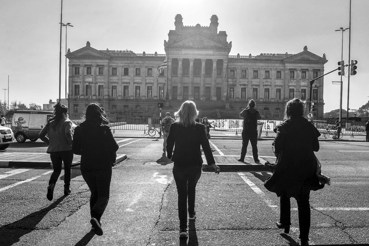 Pónganle título a esta foto😊

#CarolinaCosse #Senado #Luc