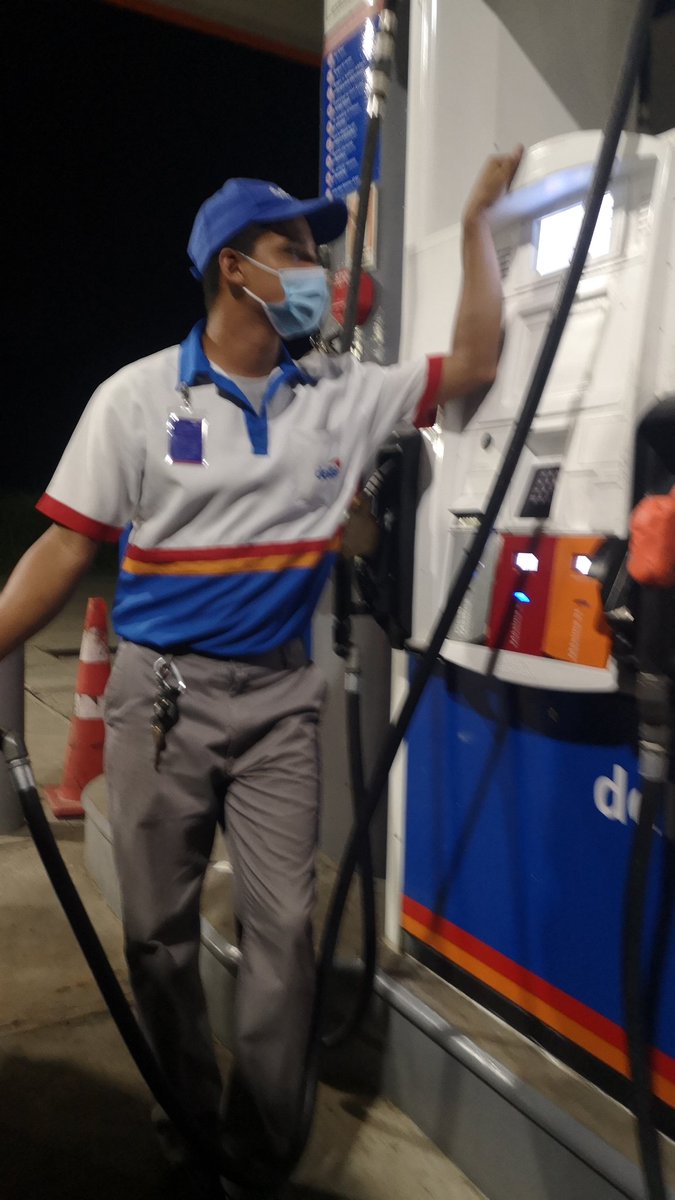 CryscatPTY's tweet photo. @PetroleosDelta luego de esperar más de 15 minutos para el cambio de turno de la estación Altamira en vacamonte el surtido de turno me dice que no me va a llenar el tanque de mi vehículo porque tiene vehículos esperando, primera vez que recibo tan pésimo servicio en esta cadena https://t.co/nMBr16xDZY