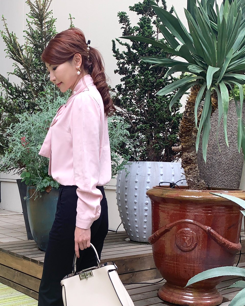 stylepoint_jp's tweet photo. #sp
#新商品　追加しました

忙しい朝でもワンタッチで簡単に大人可愛いまとめ髪が作れちゃう
#バナナクリップ
バッグにひとつ、忍ばせておくと便利です☝️

#通勤コーデ #通勤スタイル #お仕事コーデ 
#ヘアアレンジ #ヘアアクセサリー #ヘアアクセ 

#セレクトショップ 
https://t.co/iP0zCVm1MI https://t.co/f6iWQs4FTo