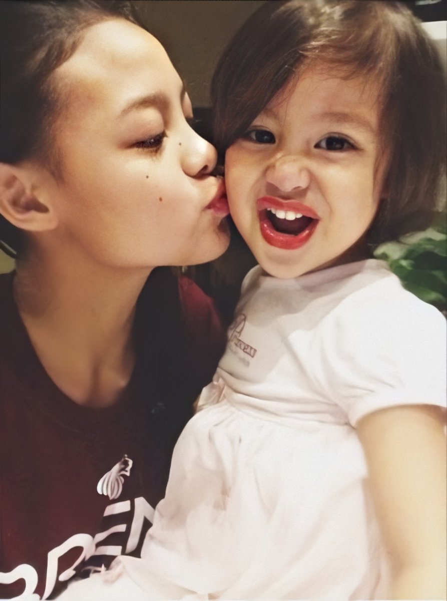 shiningsola's tweet image. Here&apos;s throwback selfies of ate hannah and solana being cute and adorable♡

Please check it out ate @hannahkathleenp &apos;s new song #PagNandiyanOUTNOW

 also don&apos;t forget to speak out. 
#JunkTerrorBilllNow
 #MassTestingPH #DefendPressFreedom #BlackLivesMattter