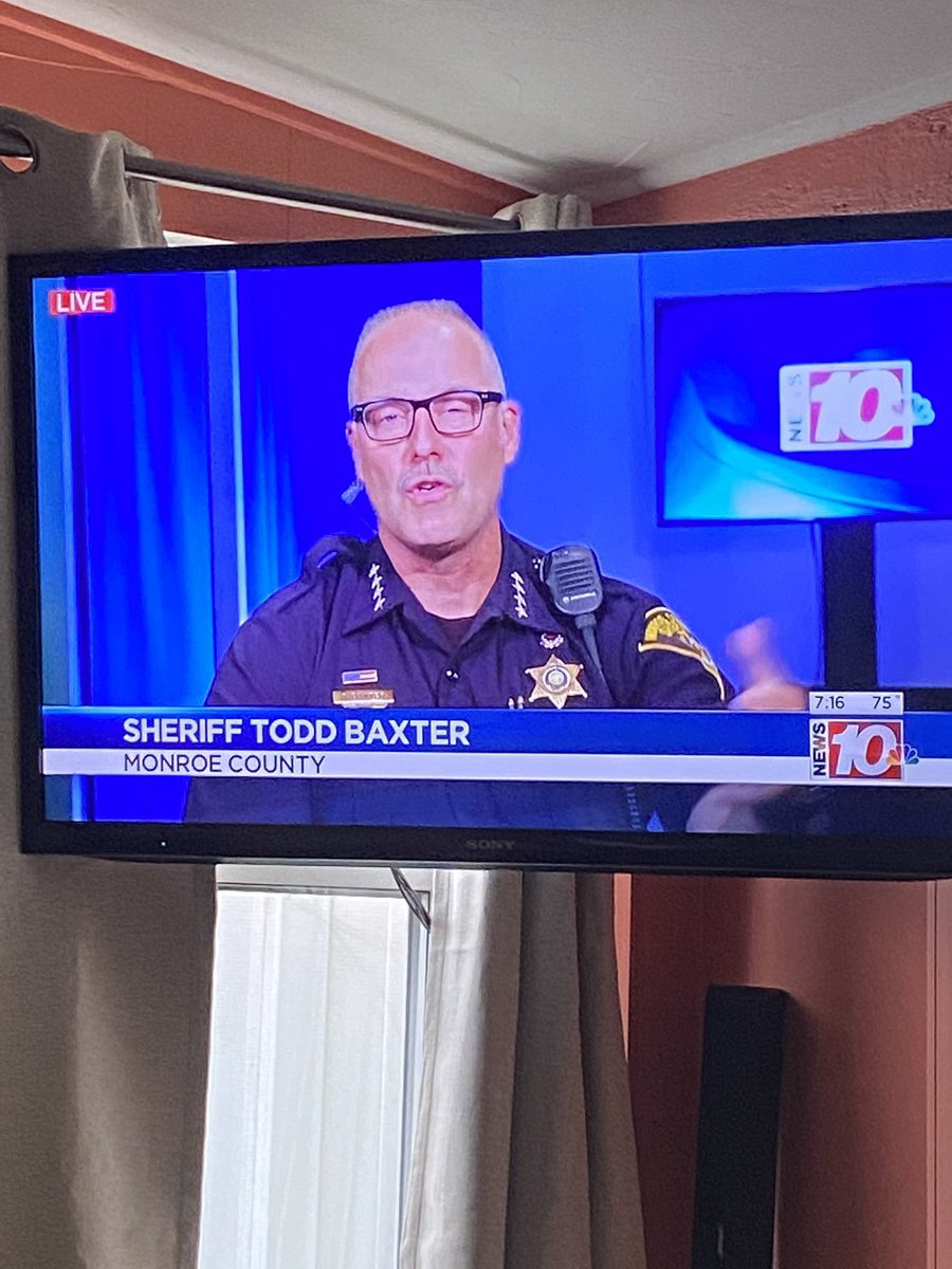 Lori Quinn tweet media