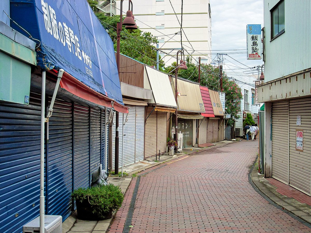 三日画師 木更津みまち通り商店街と書いていたが 写真内の表記を見ると みまち商店街 が正しいかもしれない 04年8月15日撮影