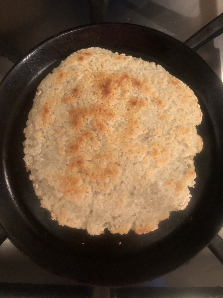 Bealsi's tweet photo. 👋 #tipsdeBea #fotos
#pizzetas de #ocumo
No tienes q comer harina de trigo. Rallas el ocumo crudo por el lado fino. No agregues nada. Cocina en plancha Xambos lados dando forma con cuchara hasta dorar.Tipo tacos.
Agrega salsa 🍅 y mozzarella. Orégano. 🧅 🌿 y lleva a gratinar https://t.co/s8V71svzKM