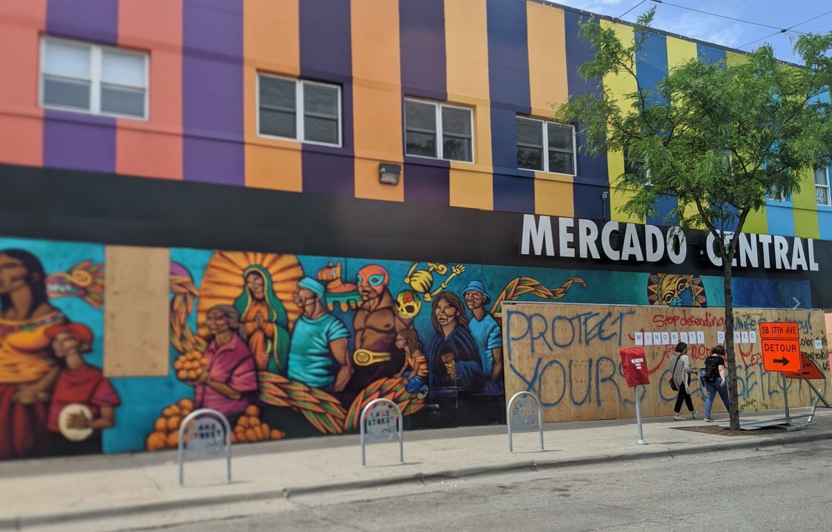 grove's tweet image. We went to Mercado Central today to talk w/ some of the 35 businesses in the co-op. 12 were destroyed by looters.

Amongst broken glass, there were small business owners already preparing to re-open. @mndeed will collaborate to help rebuild.

You can too: bit.ly/3eOYN9A