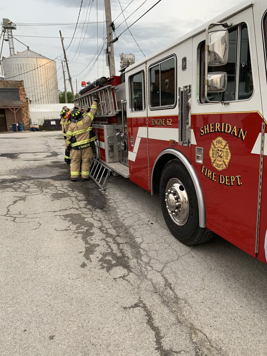 SheridanFire's tweet photo. Sheridan Fire crews had our monthly business meeting this evening, followed by ladder training. Always good to brush up our skills, so we can be ready to serve the community safely and efficiently. #training https://t.co/9j4jyGt91b