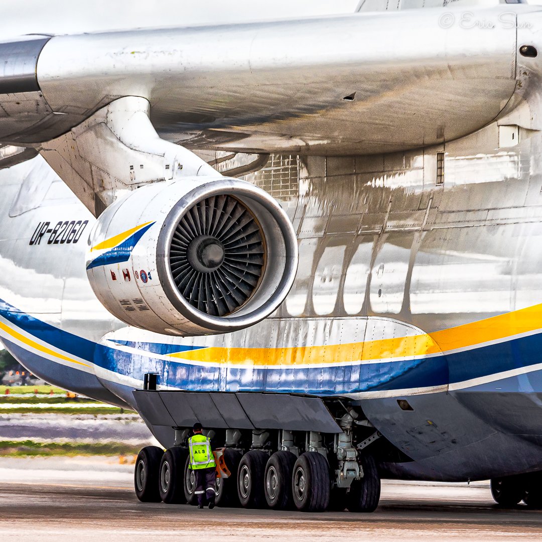 aviation_eric's tweet photo. Worlds biggest plane compared to a man. #aviation #an225 #huge #massivr #plane #airplane https://t.co/LTLv0A5giz