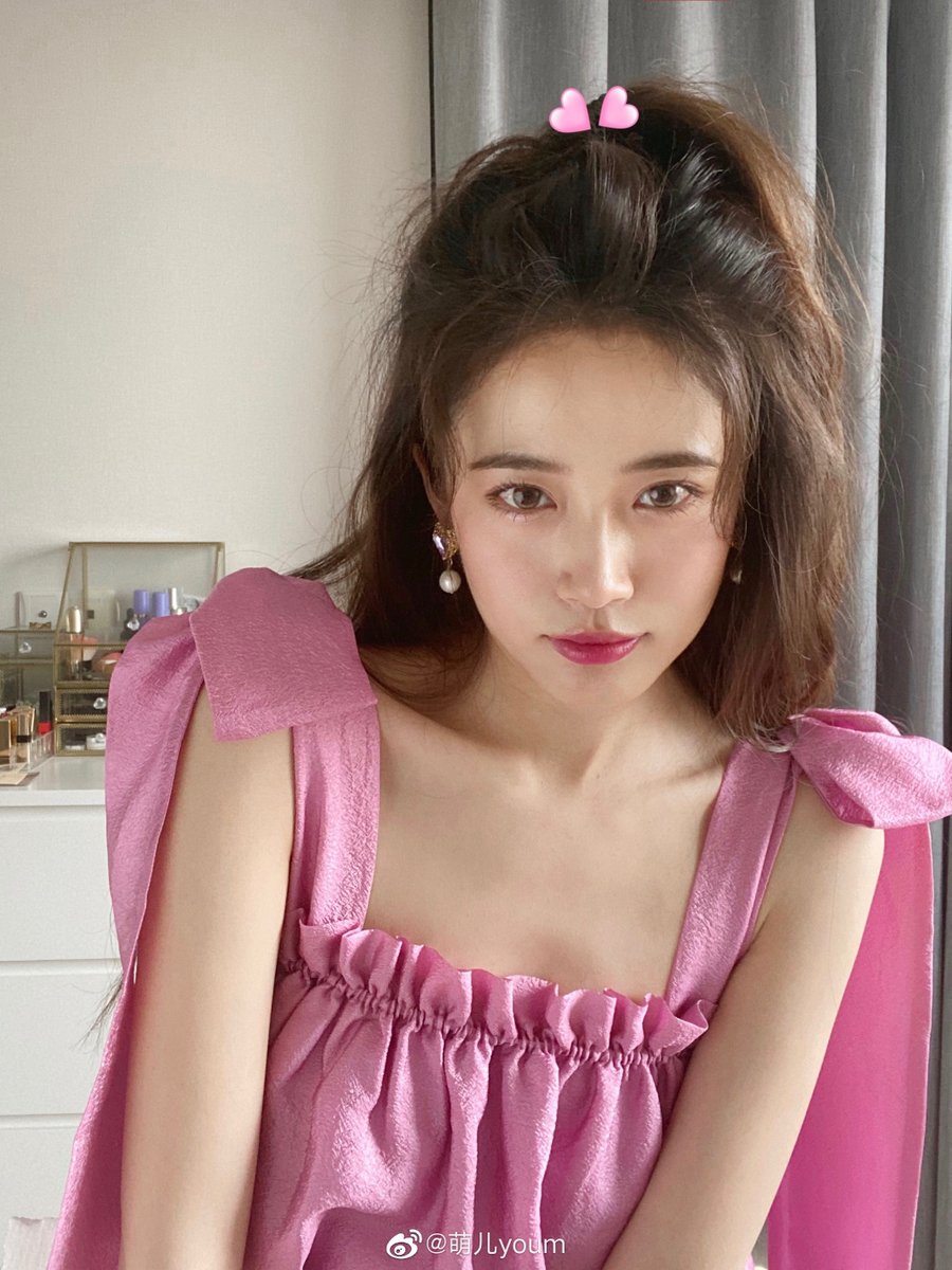 karmabutterfIy_'s tweet photo. I found Meng's weibo
https://t.co/tDop88AB8u
She's soooo pretty 😍
#YesIDo2 #LoveTiming #ILikeYouMeToo #喜欢你我也是2 #韩萌 https://t.co/acipxXGQ8C