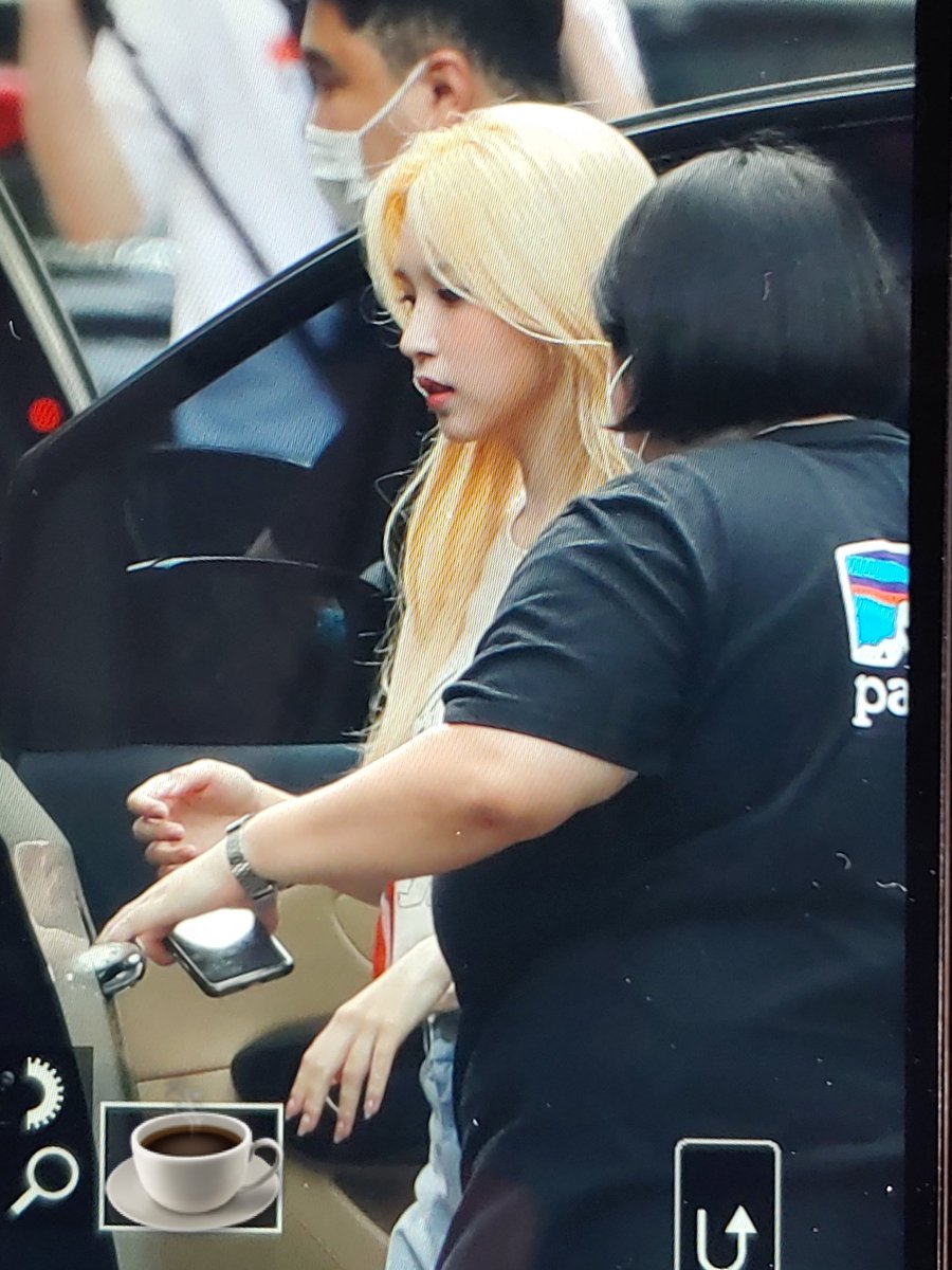 Dalgona970324's tweet photo. 200605 뮤뱅 중간 외출 preview

#TWICE   #트와이스  
#미나 #MINA #ミナ https://t.co/UDe2VN0EOY