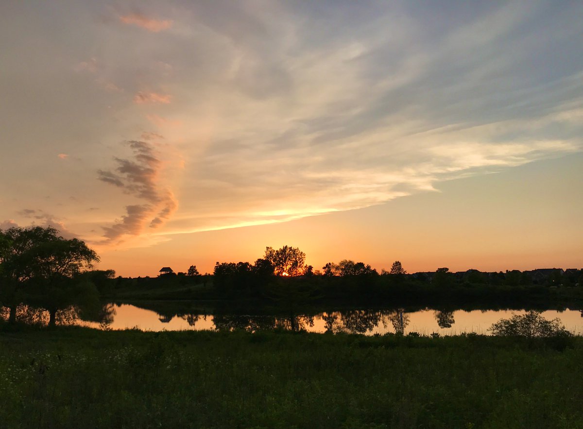 CourseCharted's tweet photo. My hope is that one day people will love all the different colors of humanity the way they love the different colors in a sunset. 🧡

#blacklifematters #chicago #diversity https://t.co/cQBENSPL8B