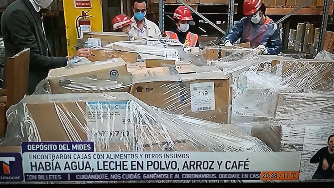 MaraVic44493979's tweet photo. HIPOCRITAS !!! 😡😡😡Alimentos que no fueron distribuidos, vencidos en depósito del Mides. Leche en polvo que caducó entre enero de 2016 y mayo de 2017! Y se aburrieron de hablar de los pobres. Increíble https://t.co/5ZynrIFp2j
