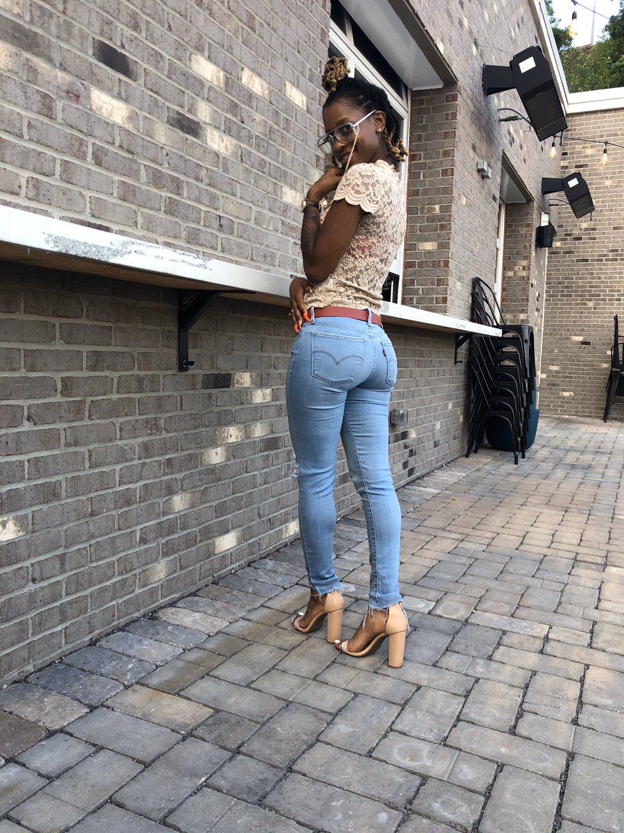 TheQueenSays__'s tweet photo. Jah Blessed Me to See 27 ๐
Happy Birthday to Me ๐
#OGPDay https://t.co/L64BOgZ1pn