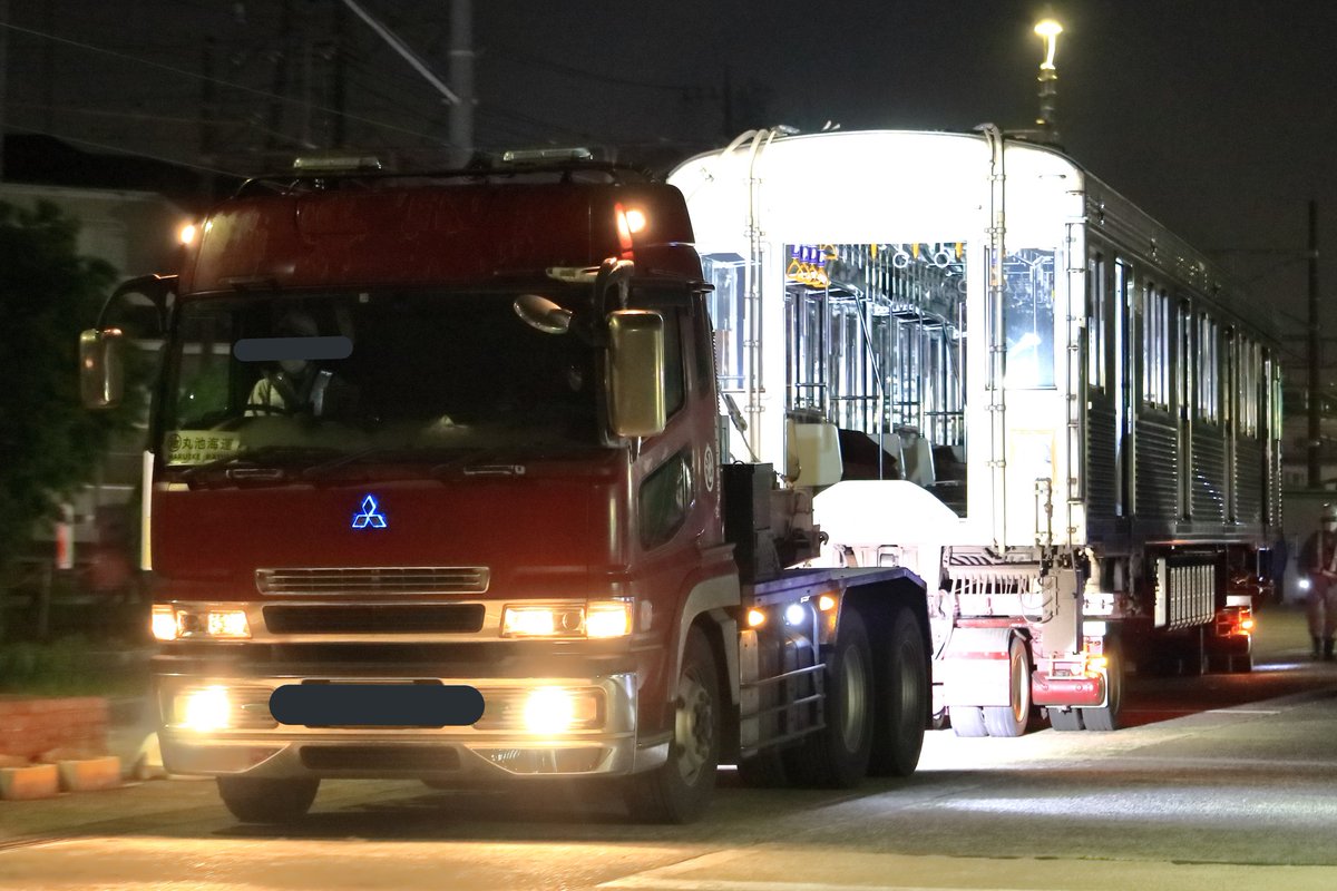 Tokuchan4698606's tweet photo. 【2020.6.4 東急8500系8626F 廃車陸送へ】
8626Fにおいて、1回目の廃車陸送です。
デハ8870(9号車)・デハ8526(10号車)が搬出されました。
#東急8500系
#8626F https://t.co/3WrokEY1U2