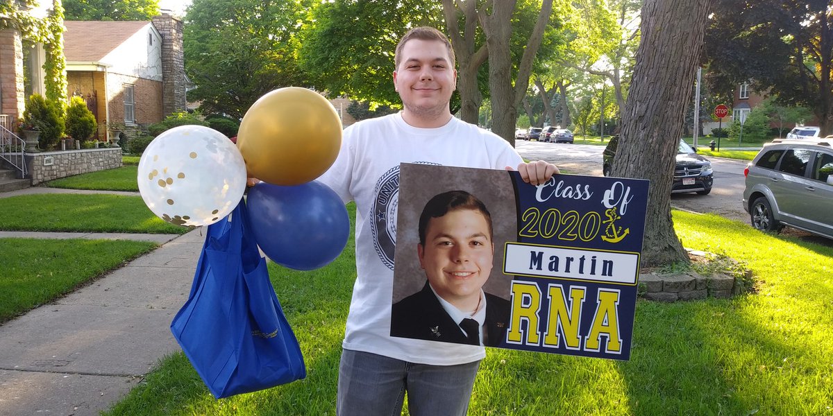 RickoverNavalHS's tweet photo. Final stop of Grad Patrol 2020!  Last but definitely not least was Senior Daniel!  We'll miss him and all his classmates!  Class of 2020 rocks! #GradPatrol #Classof2020 @ChiPubSchools @janicejackson #Celebrate #Chicago #RickoverStrong #BringingJoyToOurCity https://t.co/Y6iF8GnGgw